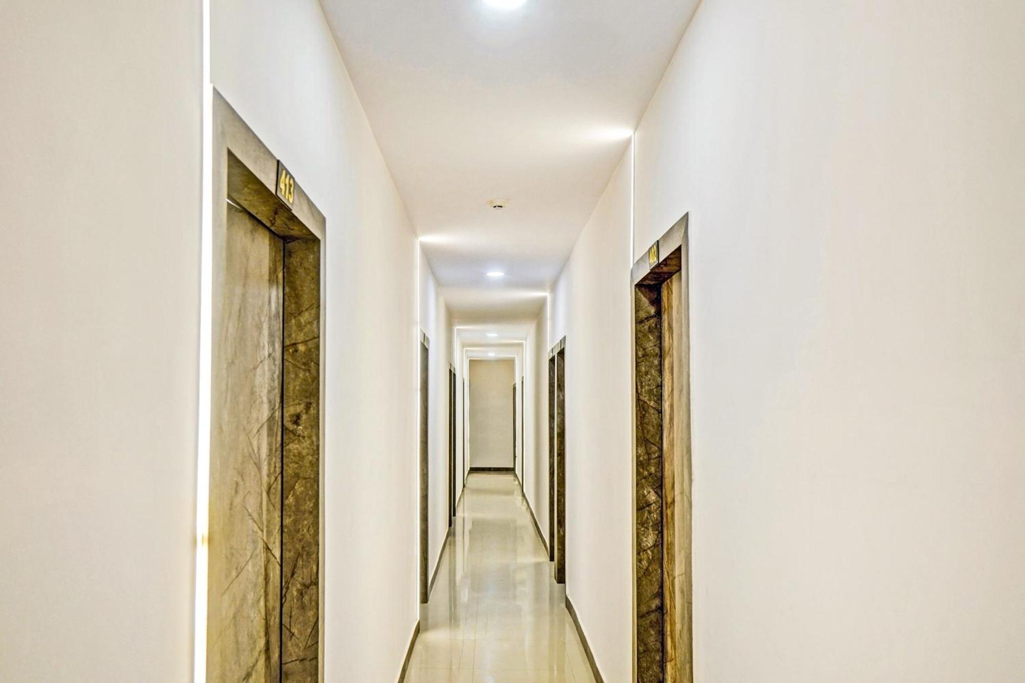 Collection O Sigma Inn Surat Dış mekan fotoğraf